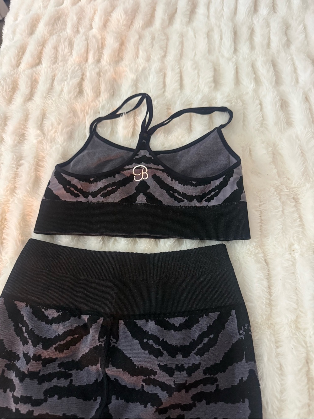 Seamless lack & Gray Animal-Print Sports by bombshell